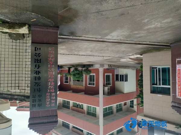 學?；@球場地地板防潮層